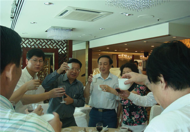 4、共同举杯.jpg