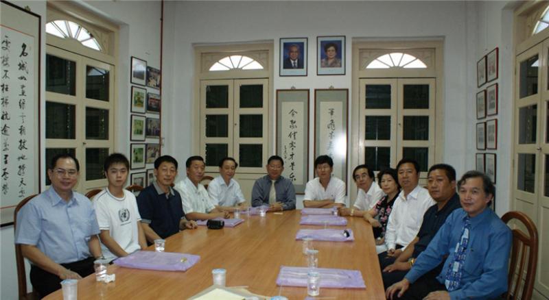 2、在新加坡书法家协会座谈.jpg