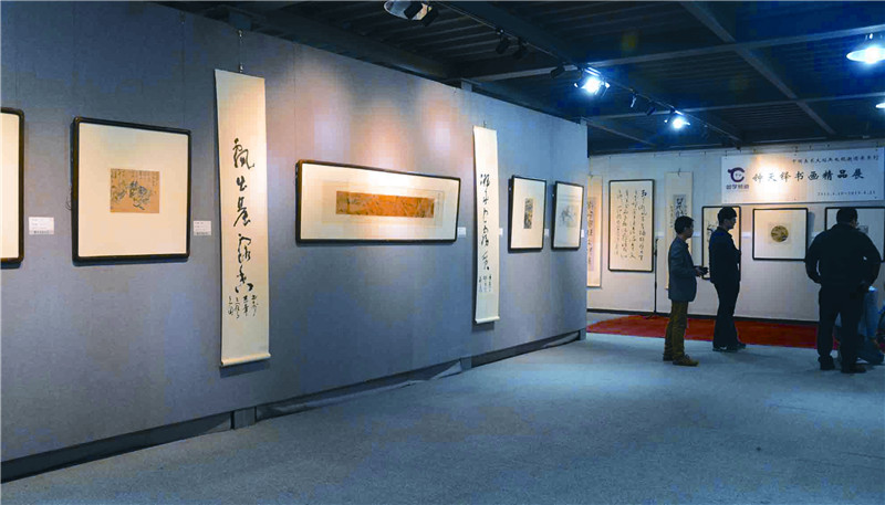9、钟天铎书画精品展展厅一角.jpg